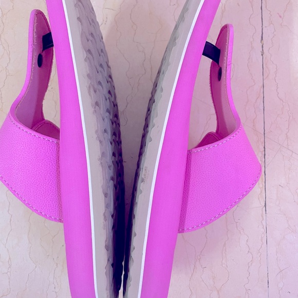 Pink colour rubber T strap flip flops with buckle closure by Gambol in size 41 - Picture 6 of 9